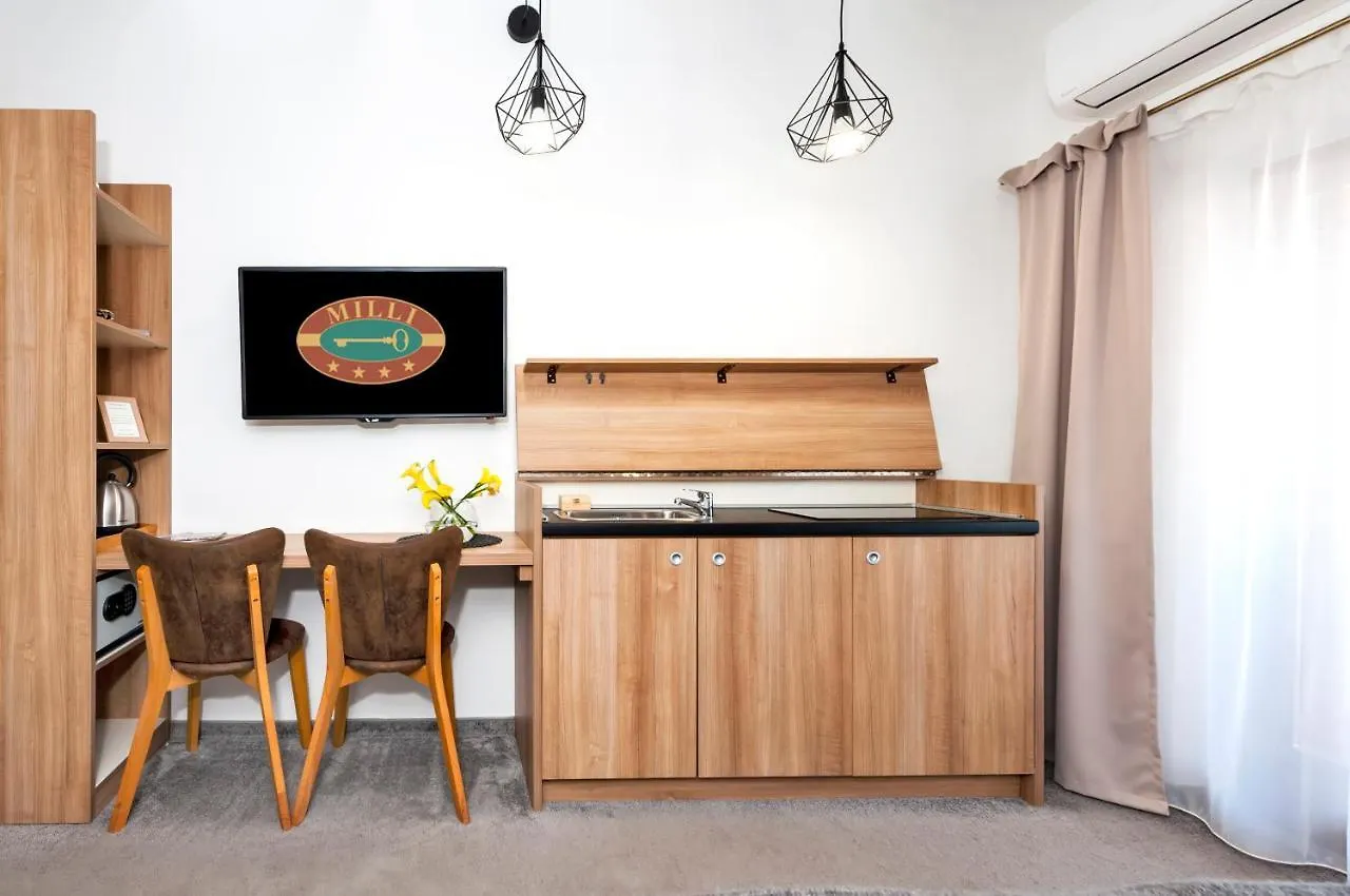 Villa Milli B&B روفينج 3*,