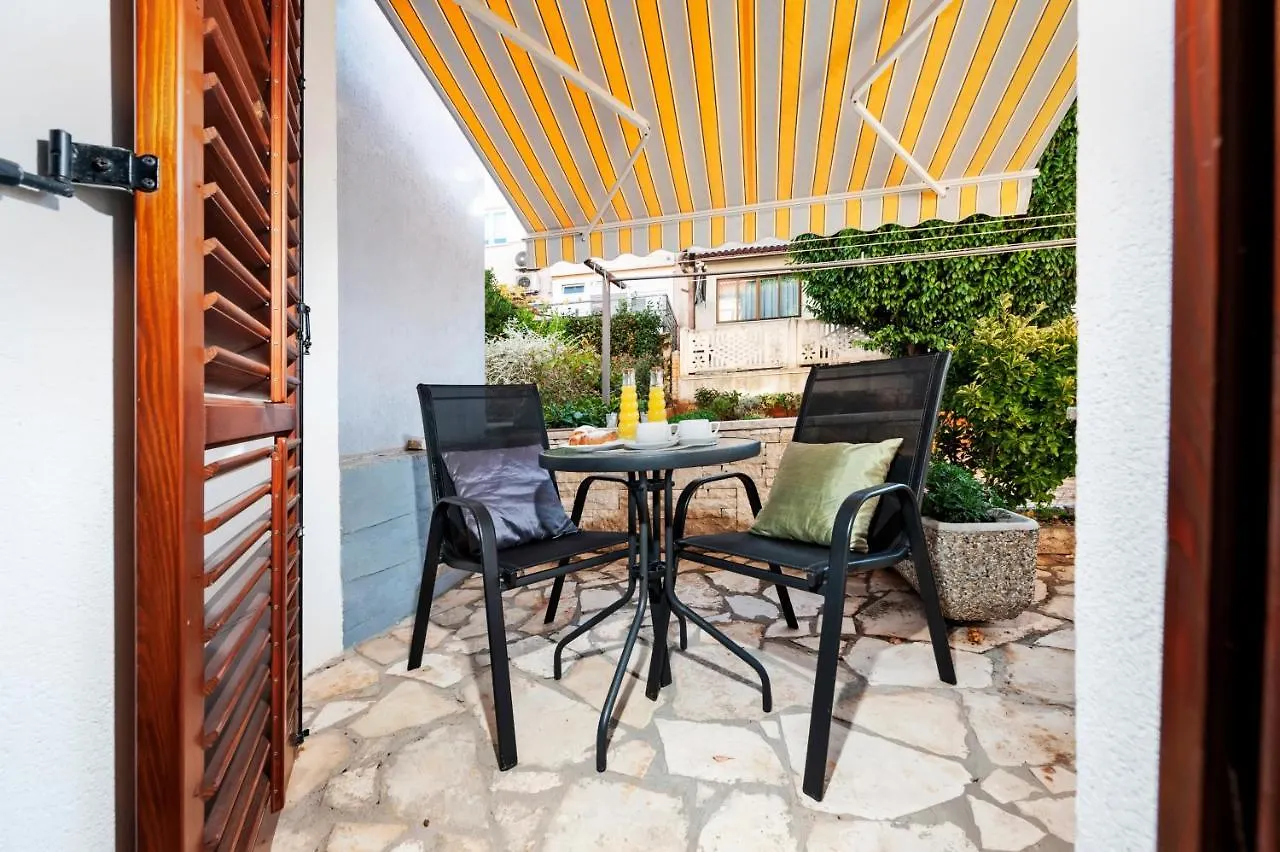 Villa Milli B&B روفينج بيت ضيافة